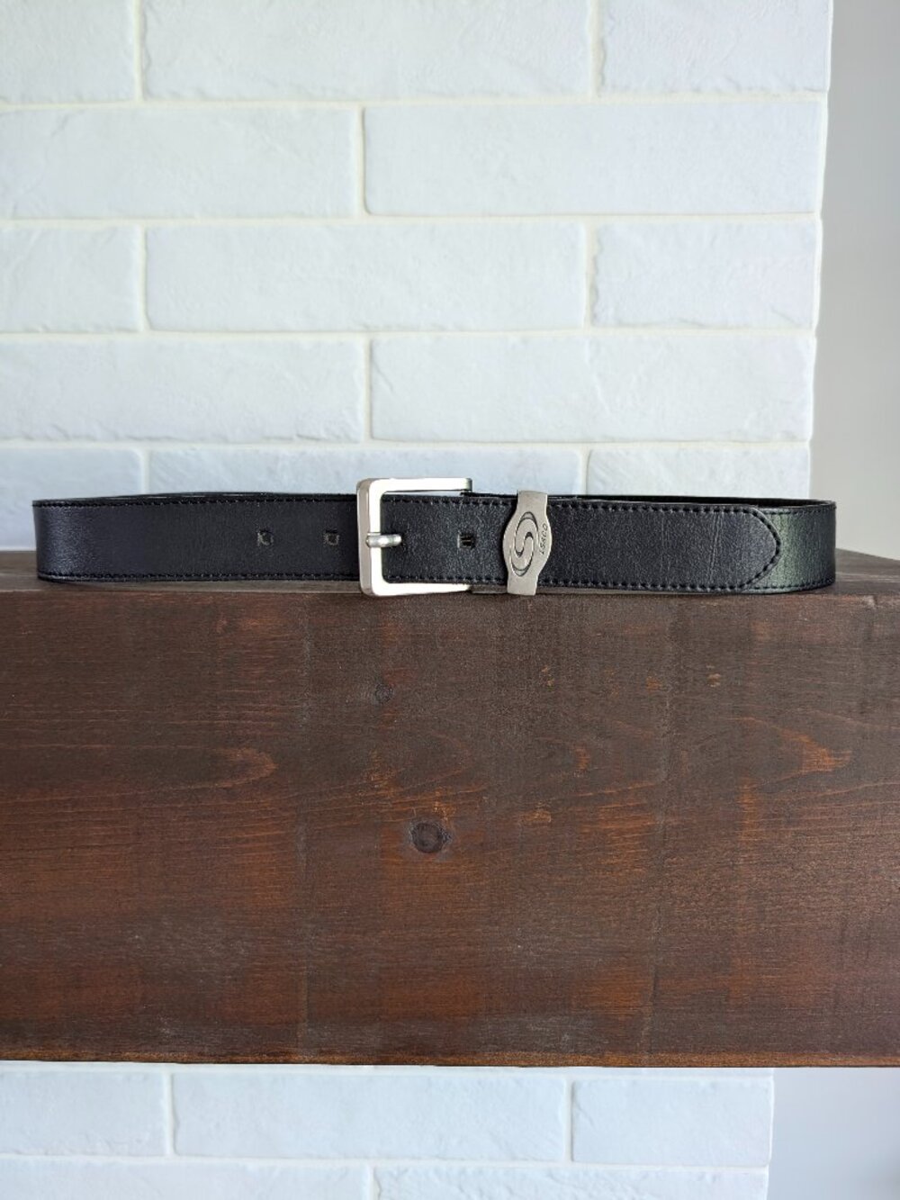 Levi's genuine leather made in Canada 34 black belt with square silver buckle